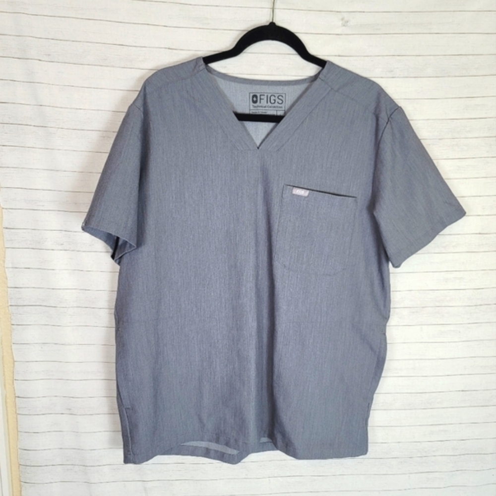 FIGS Leon Three-Pocket Scrub Top in Graphite, sz Large